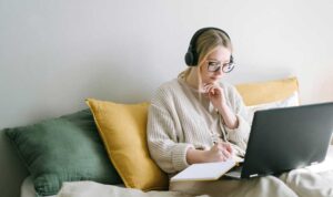 pexels-ivan-samkov-4458554