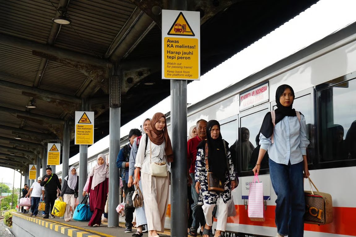 Volume Penumpang KAI Divre IV Tanjung Karang Tumbuh 14,09 Persen Jelang Libur Akhir Tahun-min