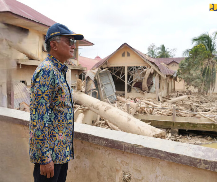 Gerak Cepat Pulihkan Konektivitas Menteri Dody Instruksikan Penanganan Jalan Terdampak Bencana di Aceh Tamiang Berlangsung 24 jam (1)
