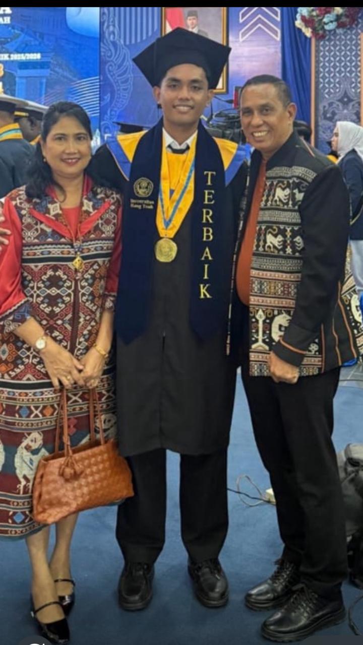 Keren, Putera NTT Jadi Lulusan Terbaik Sarjana Teknik Perkapalan Universitas Hang Tuah Surabaya